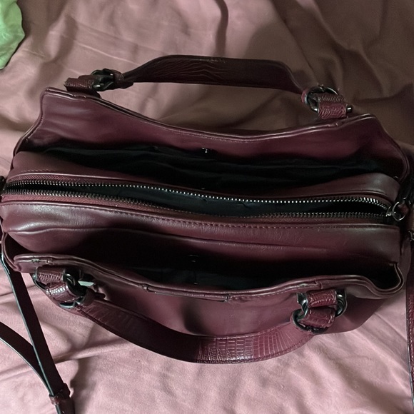 Cross body Vera Wang purse - Picture 2 of 3